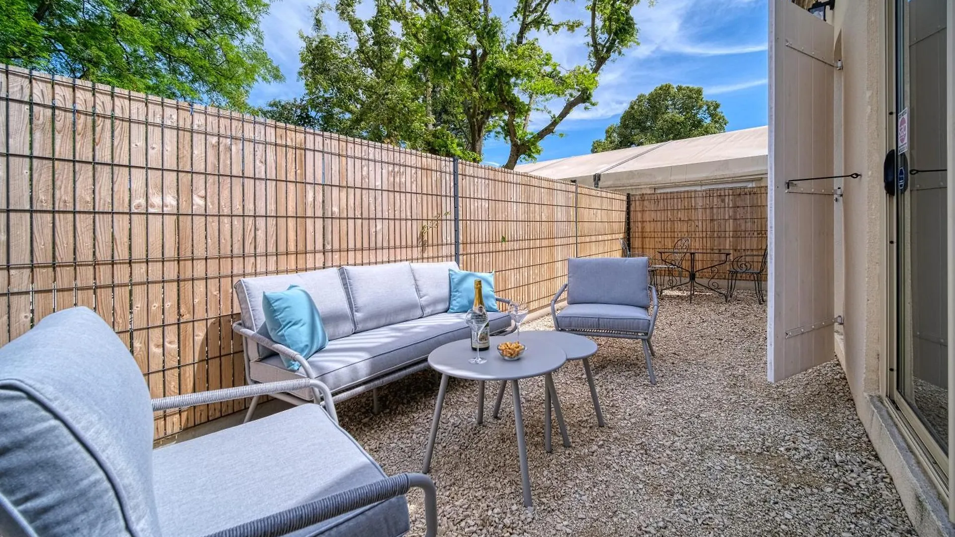 Gite Au Chateau Montboucher-sur-Jabron Apartament